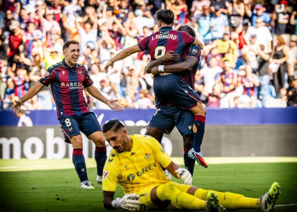 🐸 ¡Hoy tenemos TERTULIA GRANOTA!

😮‍💨 Empate a 2 contra el Betis
❌ Problemas defensivos
👉🏼 Variación del sistema
👊🏼 Nombres propios: Etta Eyong, Oriol Rey, Ryan, Elge…

📻 Desde las 15:30 en <a href="/tdescuentovlc/">Tiempo de Descuento</a>