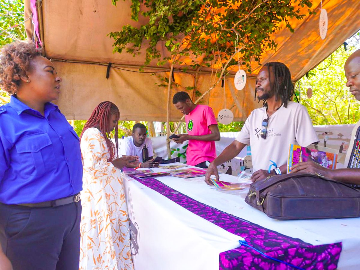 Web3Clubs's tweet image. ETHSafari 2025 → what a week! 🌴
With @Scroll_ZKP Node Founders, we shared, learned, and connected with builders across Africa. From Nairobi to Kilifi, the energy showed one thing: Web3 here is about community first.
#ETHSafari #Web3Africa #KenyaScrollNode #ScrollLayer2