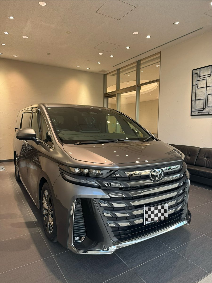 tscom23's tweet photo. 本日令和7年9月16日ヴェルファイアPHEVプレシャスメタル無事に納車させて頂きました✨🚘✨
シルバー系が好きなので本当に格好いいです✨
is500ソニックイリジウムと一緒にカーライフを楽しみます😊
今後ともよろしくお願いします🙇‍♂️ https://t.co/0NdByAr15w