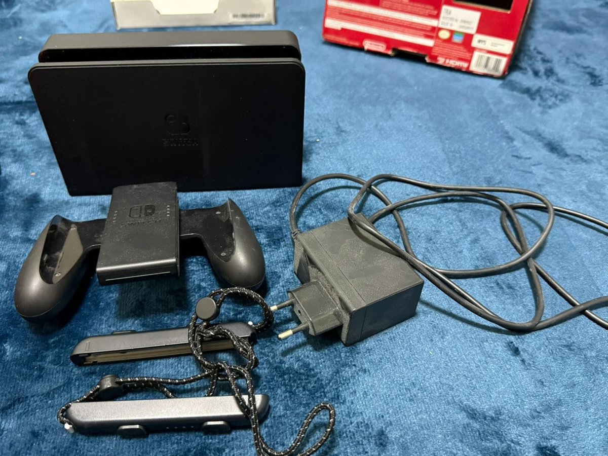 alsyasuez's tweet photo. Hi everyone! Do dm if interested 🤗

Nintendo Switch Oled, 64GB

📌 Starting price RM1,000 (can nego)
📌 2024, full set (including box, charger, console) 
📌 Free gift included

🕹️2 game
🕹️2 casing
🕹️1 applied screen protector + 1 extra
🕹️1 hard cover case
🕹️ No joystick drifting https://t.co/rL8MOSw5Fd