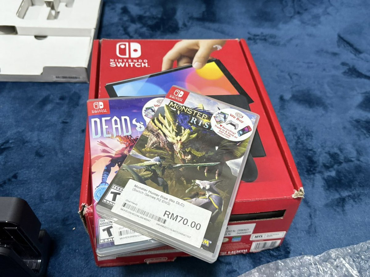 alsyasuez's tweet photo. Hi everyone! Do dm if interested 🤗

Nintendo Switch Oled, 64GB

📌 Starting price RM1,000 (can nego)
📌 2024, full set (including box, charger, console) 
📌 Free gift included

🕹️2 game
🕹️2 casing
🕹️1 applied screen protector + 1 extra
🕹️1 hard cover case
🕹️ No joystick drifting https://t.co/rL8MOSw5Fd