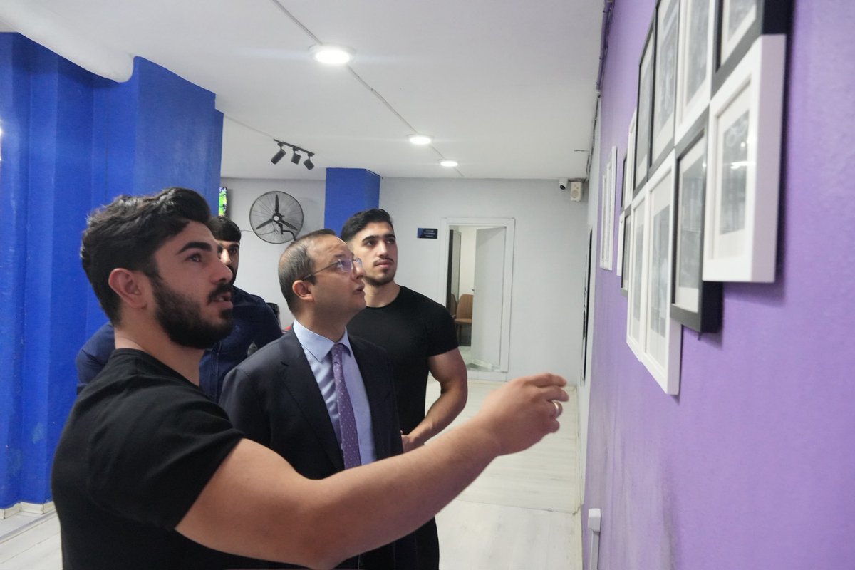 Kaymakamımız Sayın Ahmet Vezir BAYCAR, ilçe esnaflarımızdan Medeni fight Clup spor salonu sahibi Medeni Çelik’i ziyaret etti.