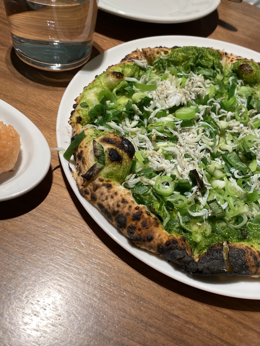 おはペリ！🪶
今日は「イタリア料理の日」🇮🇹✨

ずっと気になってるんですが、ピザって最後の1枚になると急にみんな静かになる現象ありません？🍕🤐

みなさんは最後の1つを取る派ですか？
譲る派ですか？笑

#企業公式が朝の挨拶を言い合う
#企業公式相互フォロー