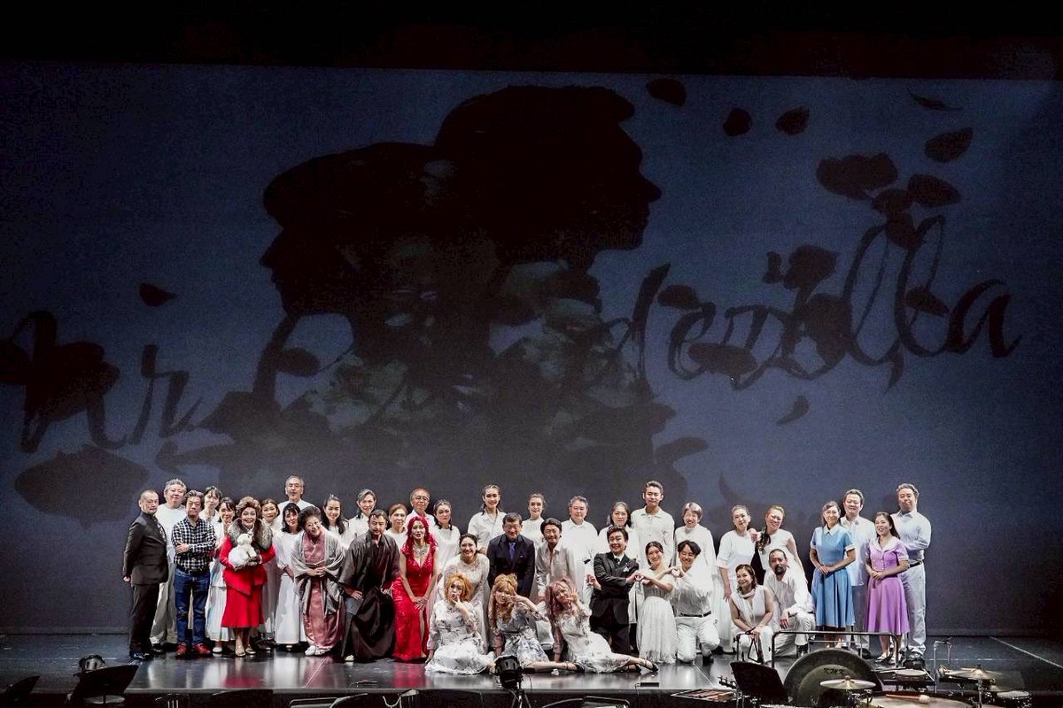 mdluaQe37DNQc0s's tweet photo. 🐝終演報告🐝
開館25周年記念公演｢ミスター･シンデレラ｣が無事終演いたしました✨
沢山のお客様に観劇していただき、心より感謝申し上げます。
大好きなオペラに演者として関わる事が出来て、非常に幸せな時間でした💕
まだ未熟な所もありますが、少しずつ成長できるようにこれからも頑張ります😊✨ https://t.co/CToRec3mKz