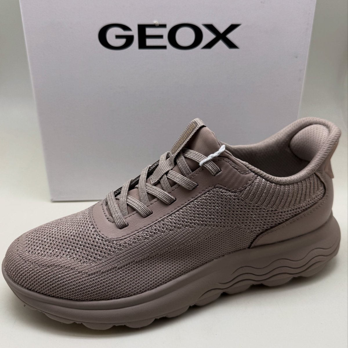 Zapatelia_es's tweet photo. 👞✨ Dale un respiro a tus pasos con Geox Caballero.
✅ Elegancia
✅ Comodidad
✅ Tecnología Fast-In para mayor facilidad.
📍 C/ General Rey 14 · Ciudad Real
🌐 https://t.co/mBeSKHIL8X con envío GRATIS +30€
#Geox #ZapatoQueRespira #CalzadosGuadalupe https://t.co/r7mizssAYn
