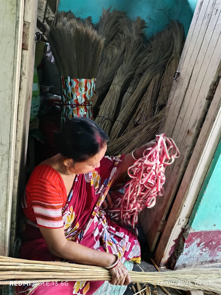 🌿 Anandapara Basak Mahila Kalyan Samity, Sabroom CMMU has availed a total loan of ₹20 lakh from TGB Sabroom.

From this, under the 3rd Dose, Ratna Basak took ₹2 lakh for her broom-making business. Today, she earns ₹8,000 profit/month selling across South Tripura! 🌟