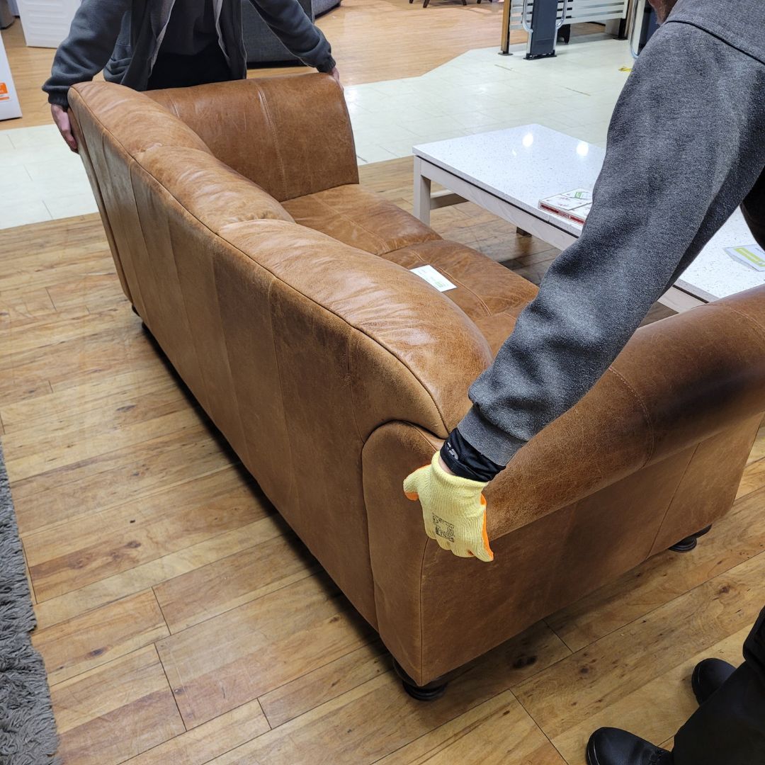 🚛👍 Would you like to make a donation of your unwanted furniture to our homelessness charity?

We collect large household items by van for free in #Preston and the surrounding area. 

*Items in good saleable condition only please.

Get in touch here: emmaus.org.uk/preston/donate…