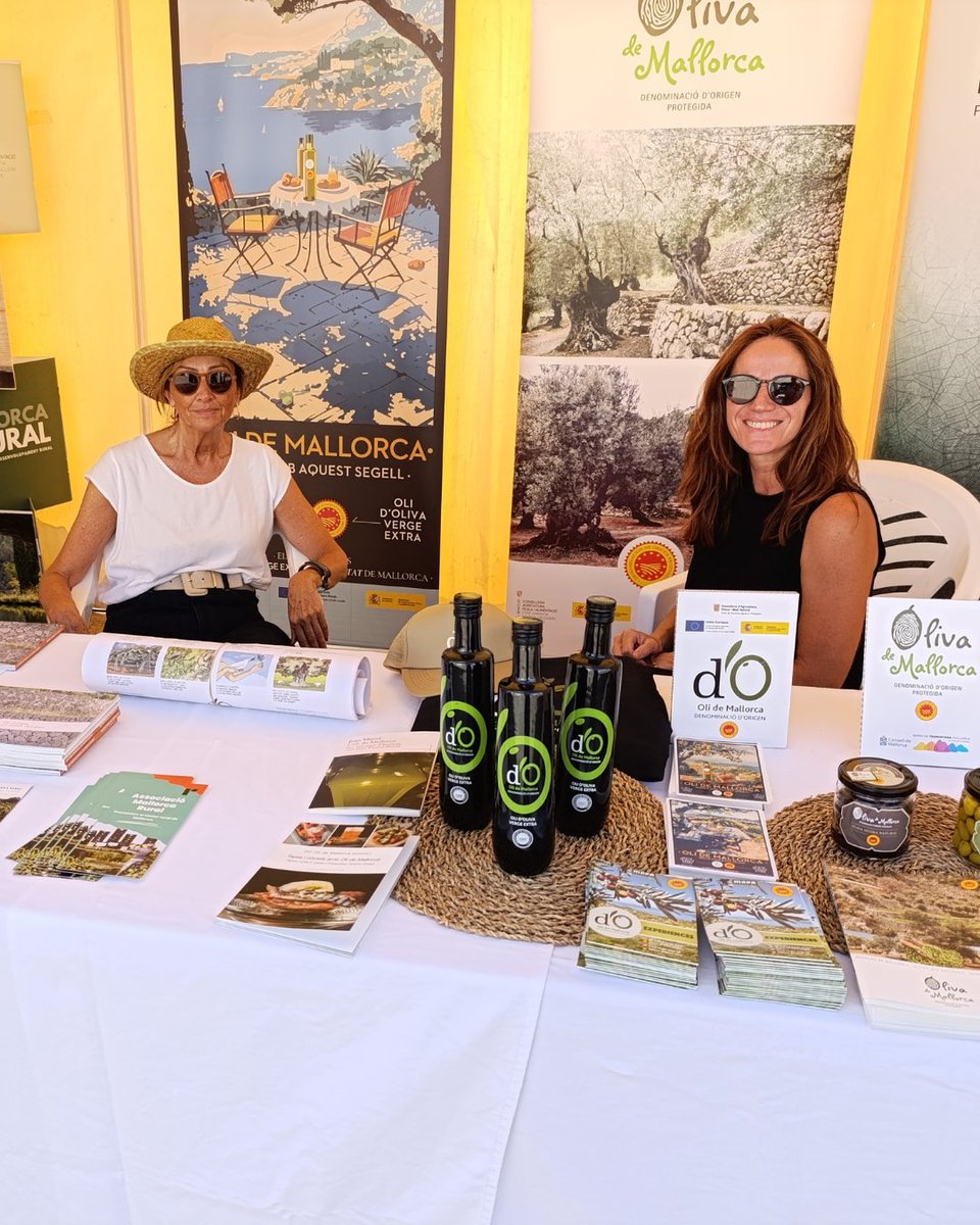 MallorcaRural1's tweet image. 🌿 Aquest cap de setmana hem mostrat qui som i què feim amb @OliDeMallorca 🫒 i @LombrizUrbana 🪱, sumant valor al món rural.

🙌 Gràcies al Consell de Mallorca 🏛️ per la convidada i a tots els que ens vàreu visitar.

#MallorcaRural #TerritoriViu #ZonaLEADER