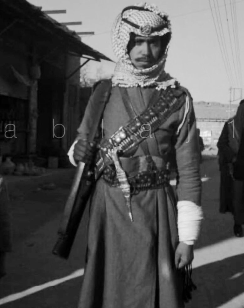لا تدور اللي عنده الخير واجد
دور على اللي فيه واجد من الخير