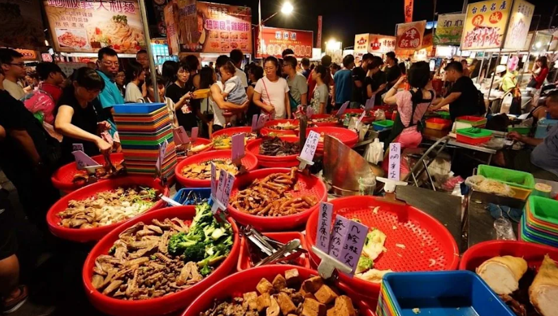 TaiwanToday_TH's tweet image. “#TimeOut” นิตยสารชื่อดังของอังกฤษได้ประกาศรายชื่อ "#เมืองแห่งอาหารที่ดีที่สุดในเอเชีย ประจำปี 2568" โดย #นครไถหนาน คว้าอันดับ 6 มาครอง ด้วยอาหารว่างตามท้องตลาดที่มีความหลากหลาย และ #วัฒนธรรมอาหาร ที่มีเอกลักษณ์เฉพาะตัว