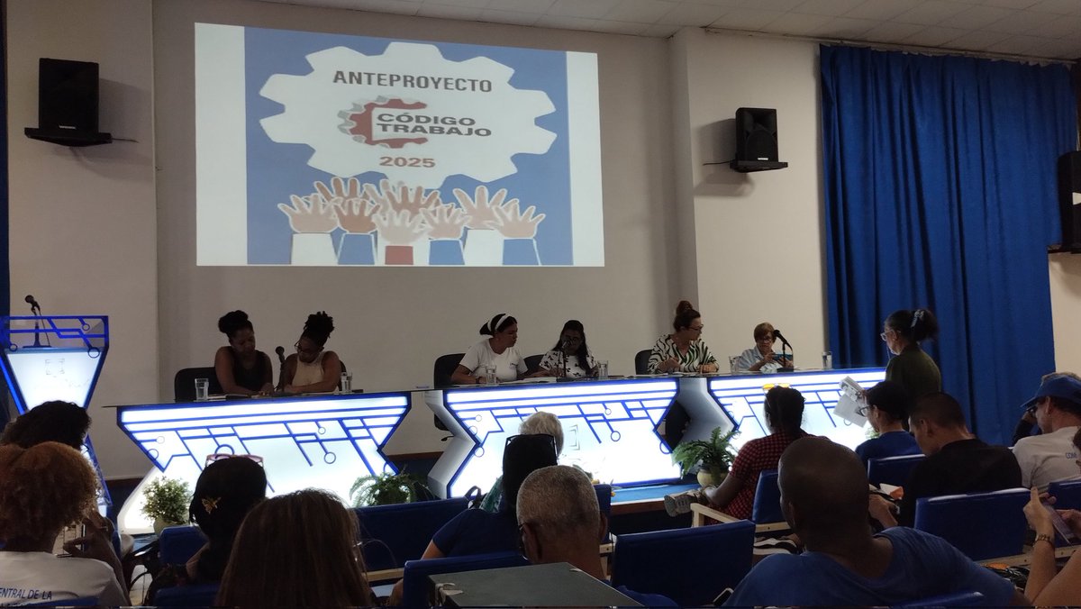PalacioCentral2's tweet photo. Enriquecedor debate se efectuó este lunes en el @PalacioCentral2 de la Computación, durante la discusión del Anteproyecto de ley del Código de Trabajo, con la presencia de @ErlinRondon, secretaria general del #SNTCIE.
#PalacioCentral 🖥️ #CódigoTrabajo ⚙️ @JovenClub2 🇨🇺 https://t.co/F1iksXVZ9K