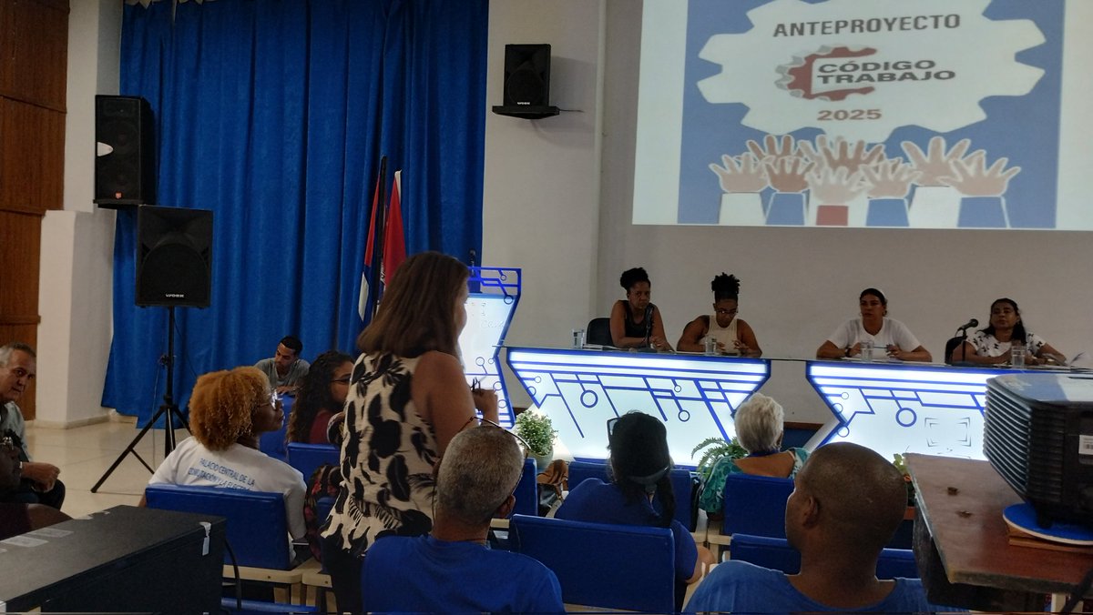 PalacioCentral2's tweet photo. Enriquecedor debate se efectuó este lunes en el @PalacioCentral2 de la Computación, durante la discusión del Anteproyecto de ley del Código de Trabajo, con la presencia de @ErlinRondon, secretaria general del #SNTCIE.
#PalacioCentral 🖥️ #CódigoTrabajo ⚙️ @JovenClub2 🇨🇺 https://t.co/F1iksXVZ9K