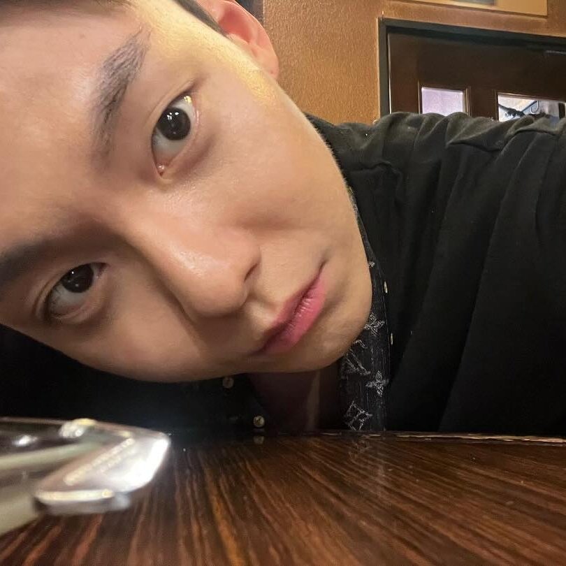 진영시☺️
눈이 참 예뻐 똘망똘망