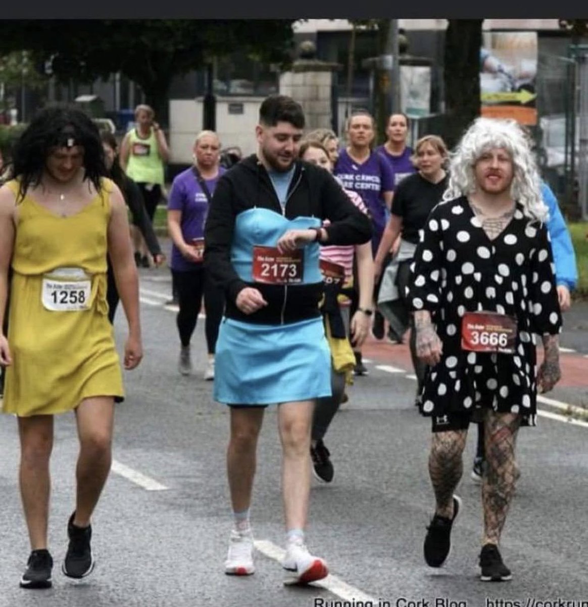 Since 2022, we have participated in the women’s mini marathon to raise funds and awareness for Arc House who provide support to people who have cancer and their families. Every euro brings hope, healing, and support to those in need. Please donate using the link in the bio 🟣⚫️