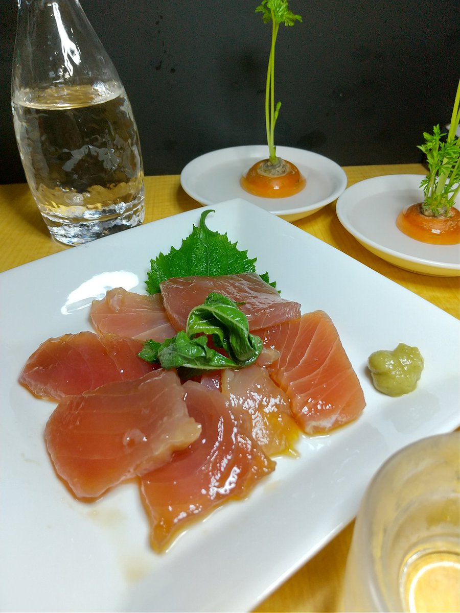 #居酒屋ひろし🏮#漬けマグロ #冷酒🍶#晩酌

今日は少しだけ頑張った…

お疲れ様！乾杯✨🍶✨😋👍💕

美味しいよ…