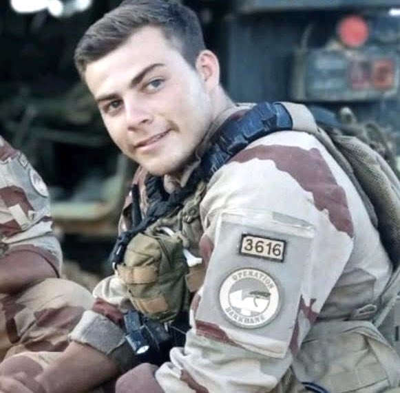 Il n'avait que 25 ans. C'est avec une grande tristesse que nous apprenons le décès du caporal Julien Sonneville, vétéran de l'opération Barkhane qui appartenait au 31e régiment du génie.

Julien avait connu le feu et avait été décoré de la Croix du Combattant.