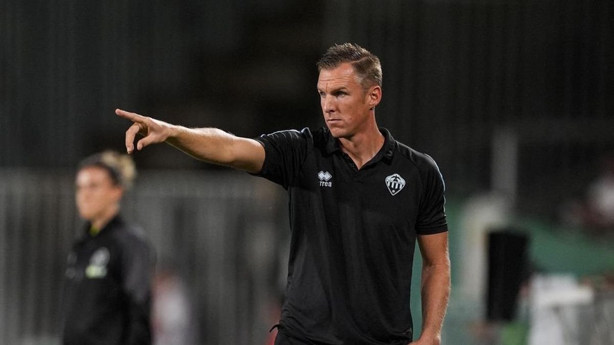 La Puerta Cero (@lapuertacero) on Twitter photo 👀 Primer entrenador destituido de <a href="/LaLiga2/">LALIGA HYPERMOTION</a>. El <a href="/CDCastellon/">CD Castellón</a> ha dejado de contar con el entrenador Johan Plat.
🔙 El holandés cayó derrotado en El Arcángel, encuentro en el que fue expulsado.
#Somoscordobesismo 👀 Primer entrenador destituido de <a href="/LaLiga2/">LALIGA HYPERMOTION</a>. El <a href="/CDCastellon/">CD Castellón</a> ha dejado de contar con el entrenador Johan Plat.
🔙 El holandés cayó derrotado en El Arcángel, encuentro en el que fue expulsado.
#Somoscordobesismo