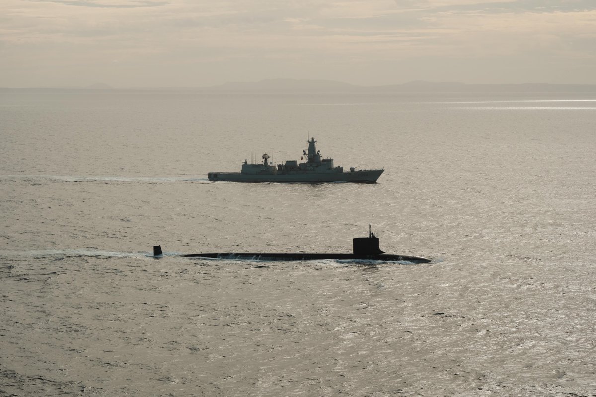 NATO_MARCOM's tweet photo. In waters off Portugal, submarines from the 🇺🇸 United States and 🇵🇹 Portuguese navies joined forces for #DynamicMessenger25/REPMUS 2025, sharpening #NATO's undersea edge with ASW training &amp; trials of unmanned systems. Read more: https://t.co/B9dFc0NLYe #WeAreNATO #DYMS25 https://t.co/QjxJc9d7NH