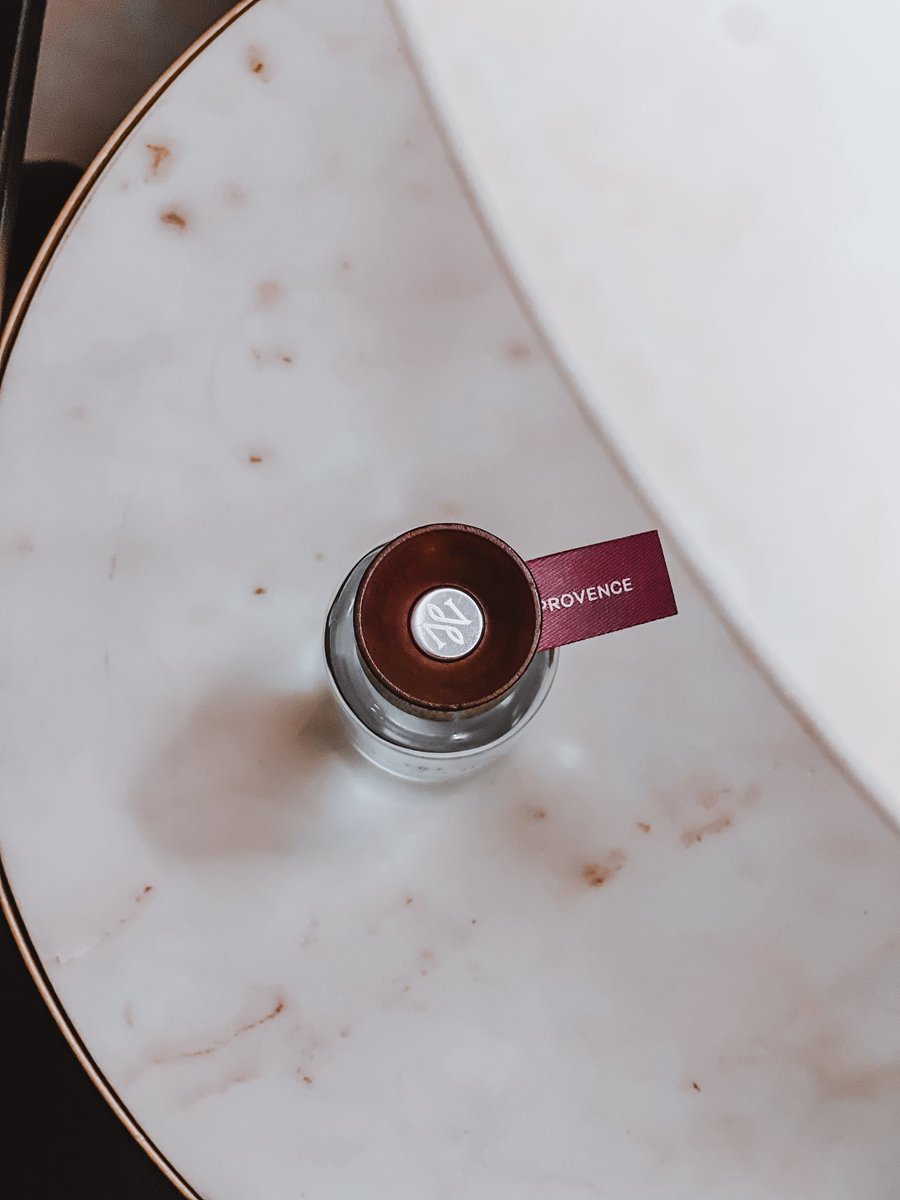 الأحلام كثيرة، وتكفي للجميع، كما أنها تصافح الجميع ، لا أحد يقنعك بفكرة أنها لا تتحقق، الأحلام تتحقق بالسعي والحب.❤️