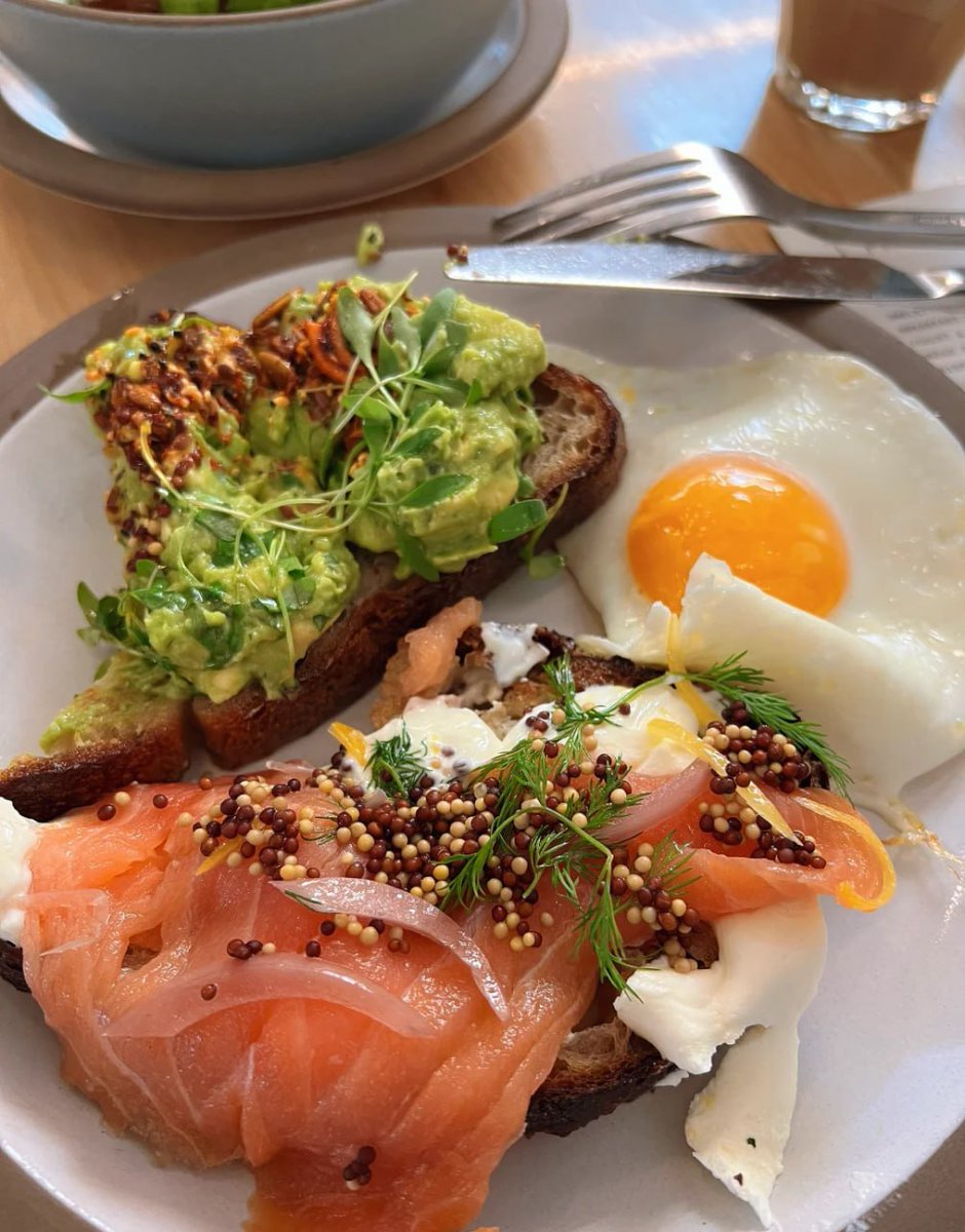 Good morning💫 Couldn't resist snapping a pic of this beautiful plate🥑🍳🍣
#Healthyish #GoodMorning #TreatYourself