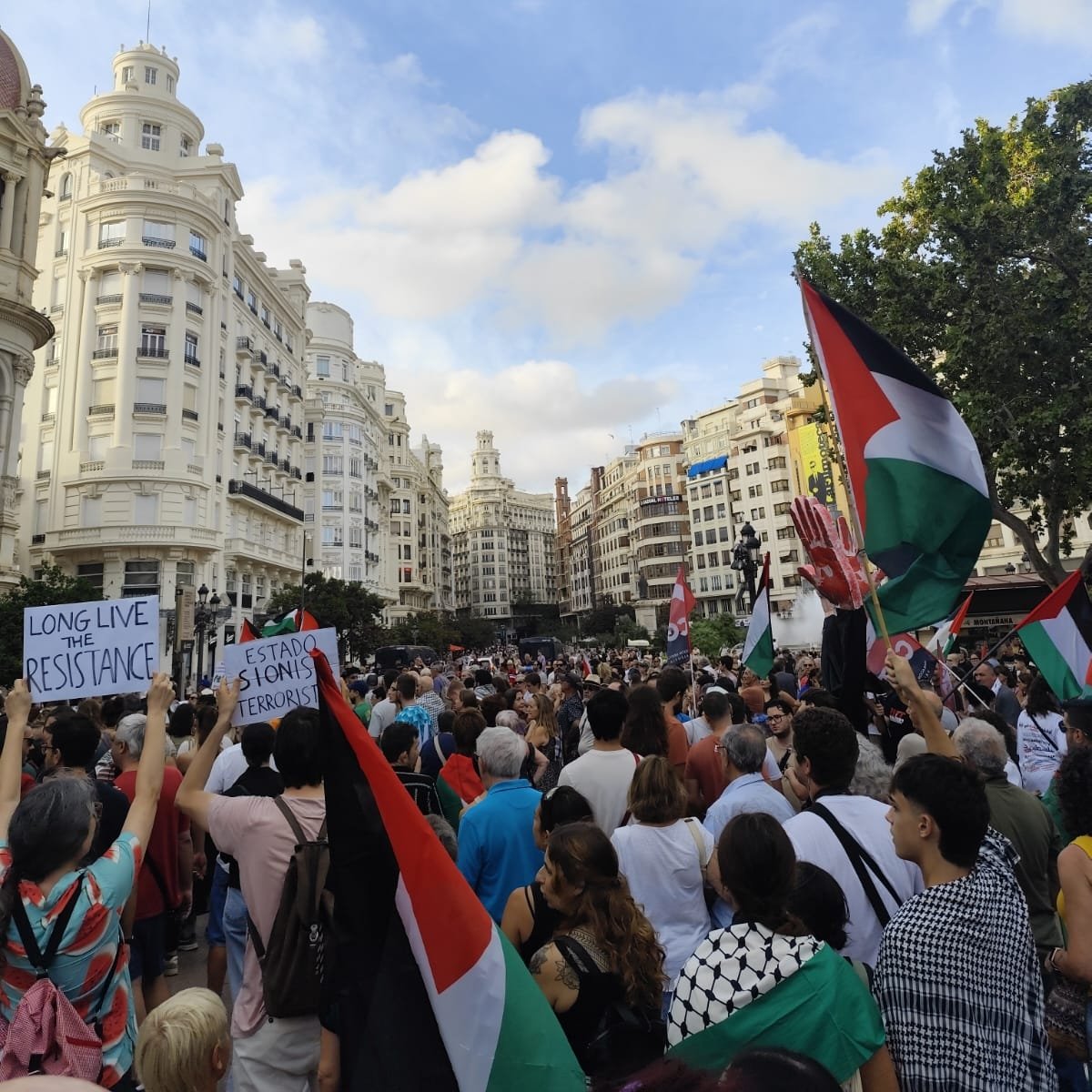 Dissabte passat, diversos membres del nostre col·lectiu local participaren en la manifestació a València per exigir la fi de l'extermini a Gaza. Per la Pau, pels drets de Palestina i contra l'estat genocida d'Israel.
#FreePalestine 
#PalestinaLliure