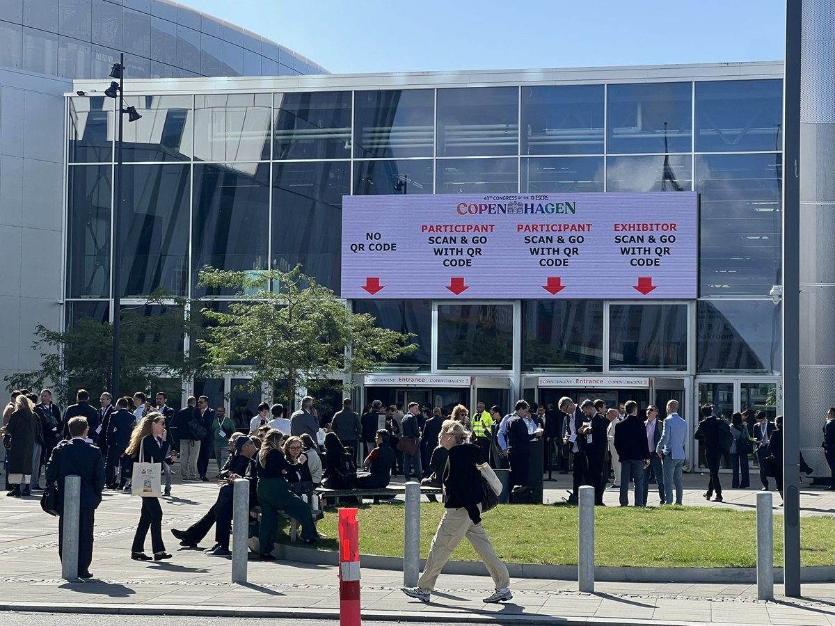 RaidAlhayaza's tweet photo. It’s always great to see the KKESH booth proudly representing 🇸🇦 and highlighting Saudi Arabia’s contribution to advancing eye care on the global stage.
#KKESH #SaudiArabia https://t.co/hW75pDw66M