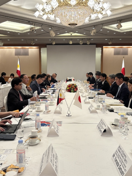 AmbJPNinPH's tweet photo. What a great honor to welcome the members of the Philippine government to Osaka, Japan! Through this Joint Committee, which serves as a #SolidFramework for advancing 🇯🇵🇵🇭 infrastructure agenda, we continue to further strengthen our economic and development cooperation. 🤝📈 https://t.co/xY8RKtaWTF