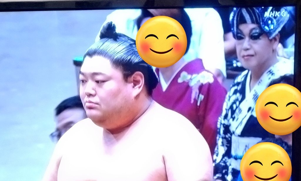 fernand_ms7's tweet photo. 客席のこの方が気になって相撲が頭に入らない https://t.co/tdeentDlGo