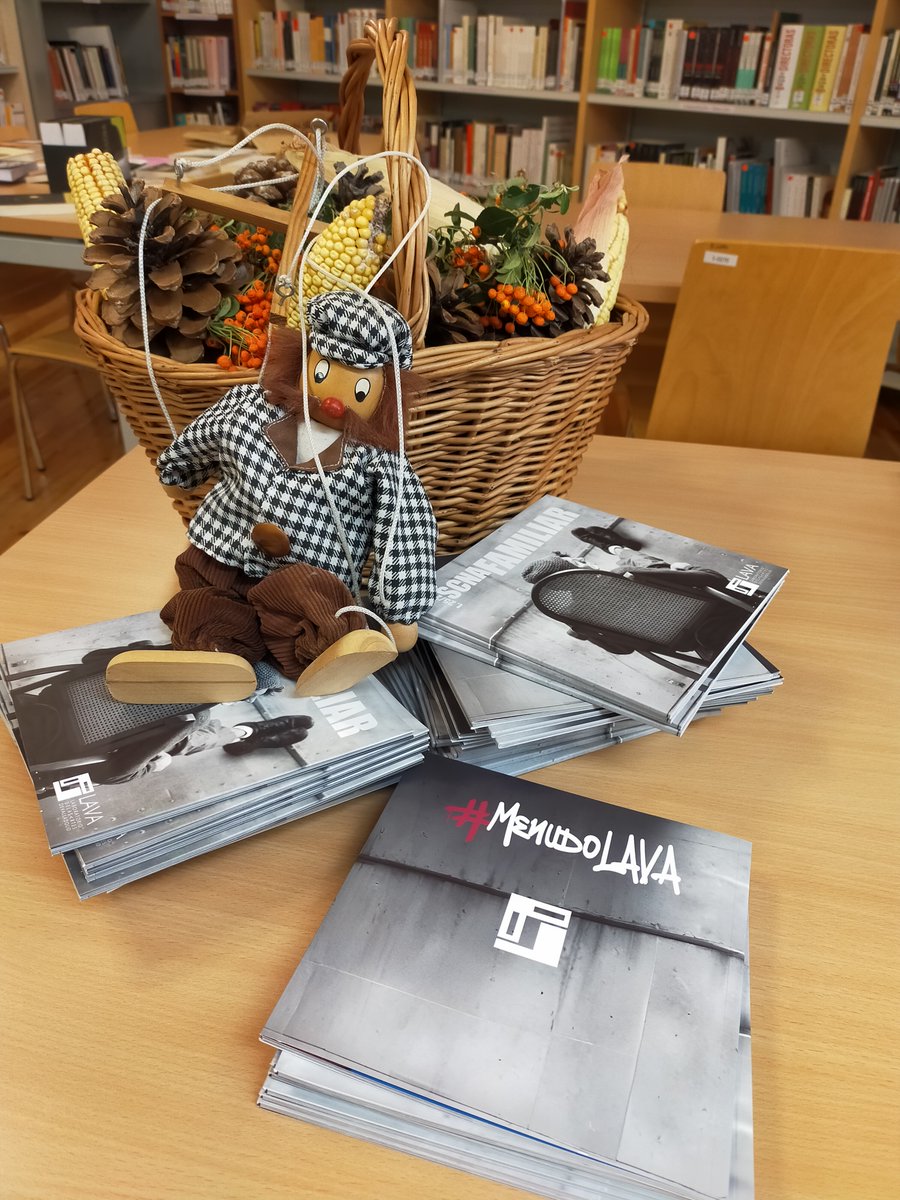 JimenaAlmenara's tweet photo. Gracias del nuevo al @LavaVLL por meter todos los mundos en un escenario y hacérnoslos llegar
#MenudoLAVA
#SCNAFamiliar 2025/2026
#Biblioteca #ESADCYL #EPDCYL @Fuescyl 
https://t.co/4DLFLYSj6E https://t.co/ekfJ2itnpl