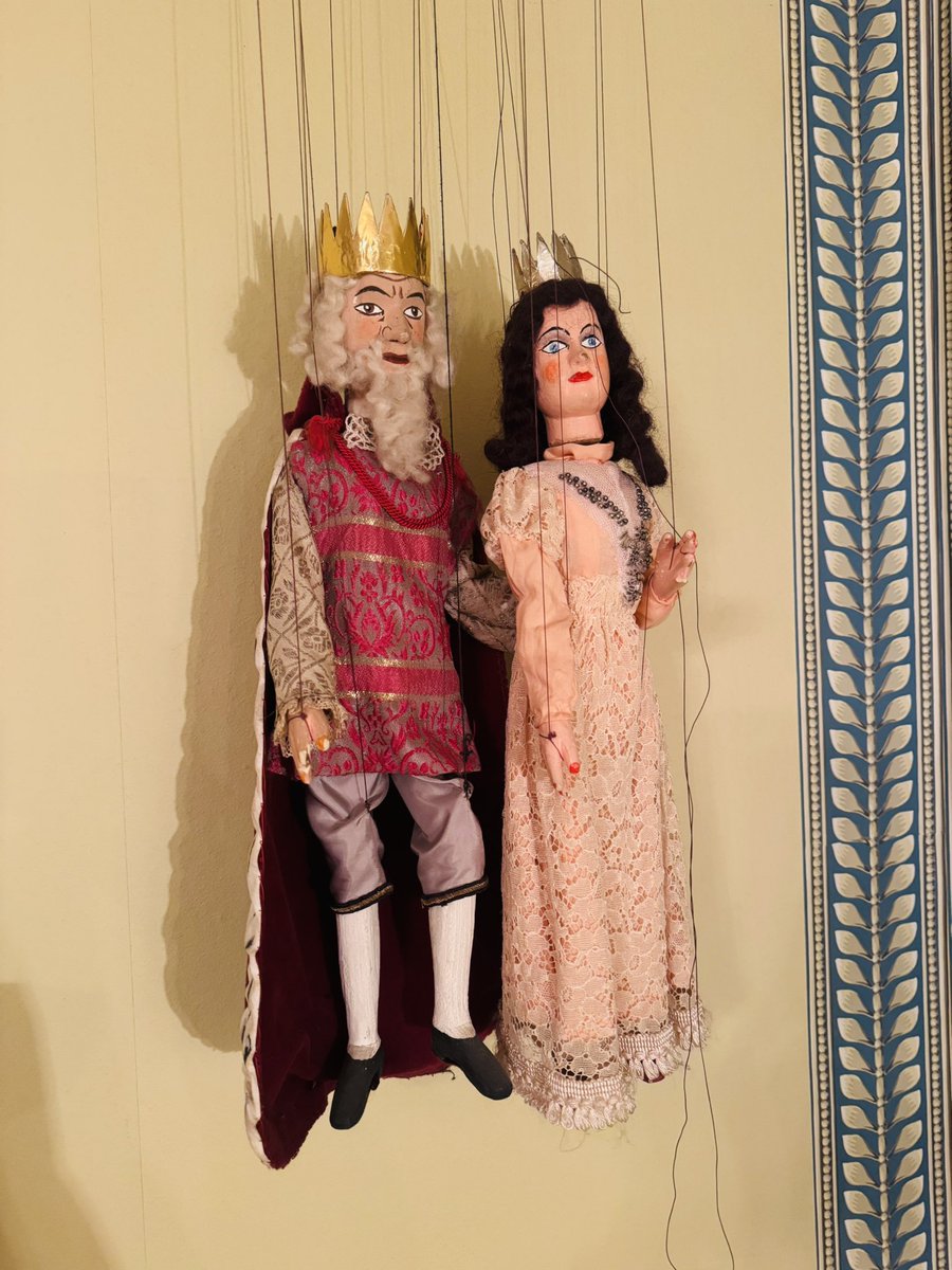 Was ist Realität, was Illusion? Wie sehen wir die Welt wirklich? In E.T.A. Hoffmanns "Der Sandmann" von 1816 stehen diese Fragen im Mittelpunkt der Erzählung.

Über 200 Jahre später haben sie nichts von ihrer Dringlichkeit verloren.
Neulich durfte ich das Stück auf einer über 200