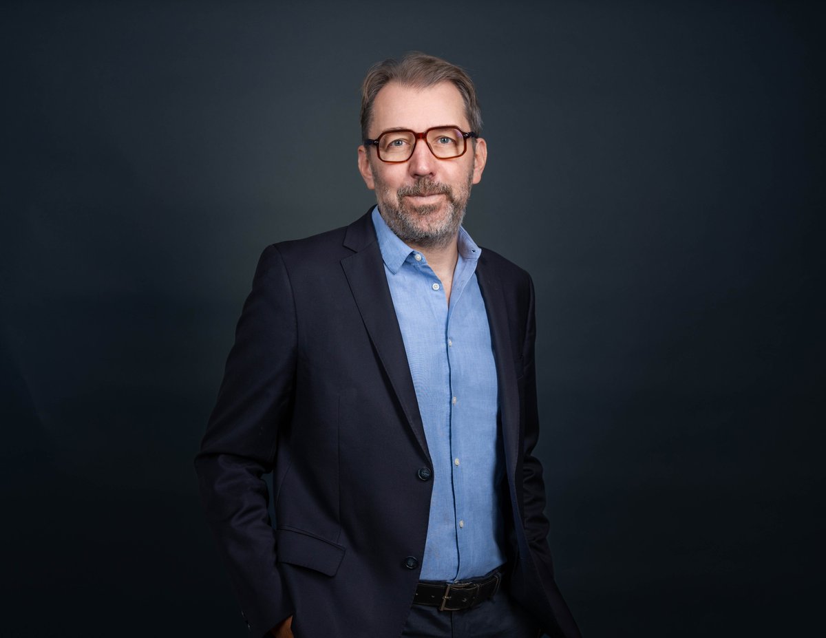 CANAL+ group (@canalplusgroupe) on Twitter photo 💭"Idéalement, CANAL+ voudrait proposer encore plus de séries. Il y en aura 7 cette année. Nous aimerions arriver à 10. Mais chez nous, la qualité prime sur le volume. Chacune de nos fictions doit, à sa manière, créer l'événement."
🗞️A lire dans <a href="/lefilmfrancais/">Le film français</a> : ITW d'Olivier 💭"Idéalement, CANAL+ voudrait proposer encore plus de séries. Il y en aura 7 cette année. Nous aimerions arriver à 10. Mais chez nous, la qualité prime sur le volume. Chacune de nos fictions doit, à sa manière, créer l'événement."
🗞️A lire dans <a href="/lefilmfrancais/">Le film français</a> : ITW d'Olivier
