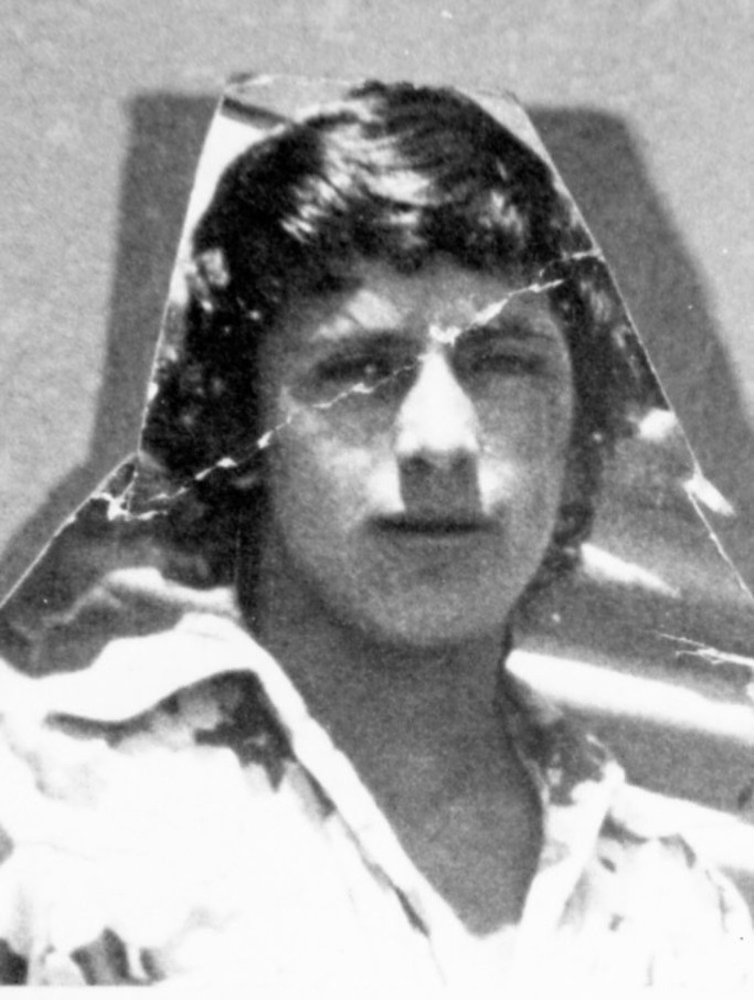 ANPIRomaPosti's tweet photo. #AlamiroSaavedra, commerciante di 41 anni,#ManuelAllende, studente di 16 e #SimónFuenzalida di 26, vennero arrestati dai #Carabineros del commissariato Walker Martínez il #21settembre 1973. Il giorno dopo vennero ritrovati senza vita presso il ponte #PioNono a #SantiagoDelCile. https://t.co/kVaLSF6yQP