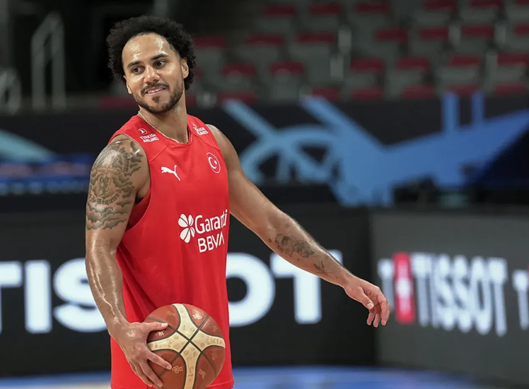 tgrthaberspor's tweet photo. 🏀Shane Larkin'den Türk Milli Takımı’na veda! Paylaşımı duygulandırdı...

https://t.co/ABPCdw7Mip https://t.co/5w2UwkuUrO