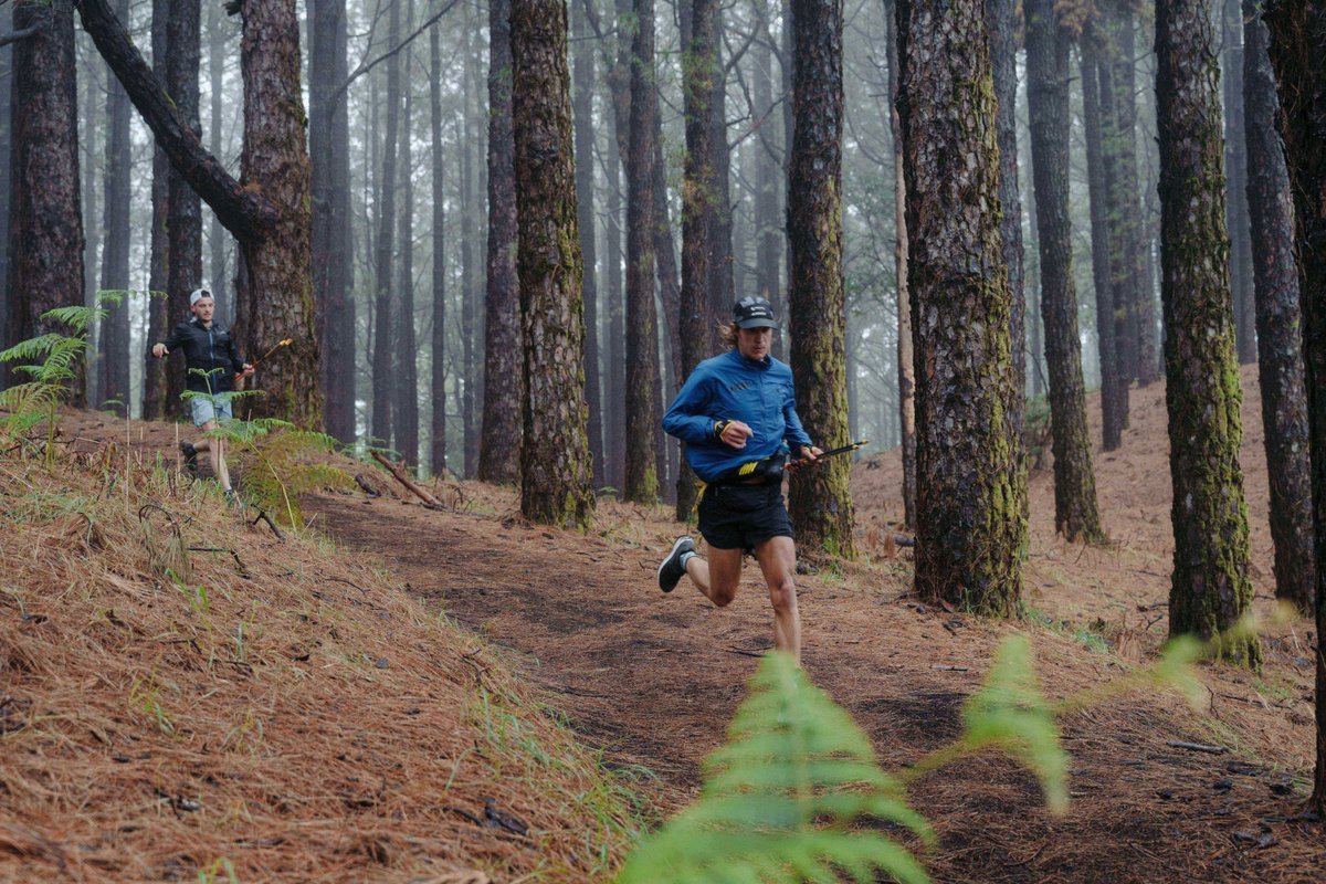 🏃‍♂️✨ La magia de la Transvulcania no está solo en la meta, sino en cada paso entre bosques, senderos y montañas.

🔥 #Transvulcania no es solo una carrera, es una experiencia que te transforma.

#TrailRunning #UltraMaratón #LaPalma #RunInParadise #Transvulcania2025