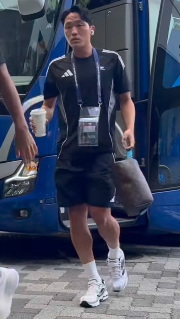 나상호왤캐늦게내려!!!!!!!!
없는줄알고윽박지를뻐뇃잖아!!!!!!!!!
오느뢔주인공이다이거야!!!!!!