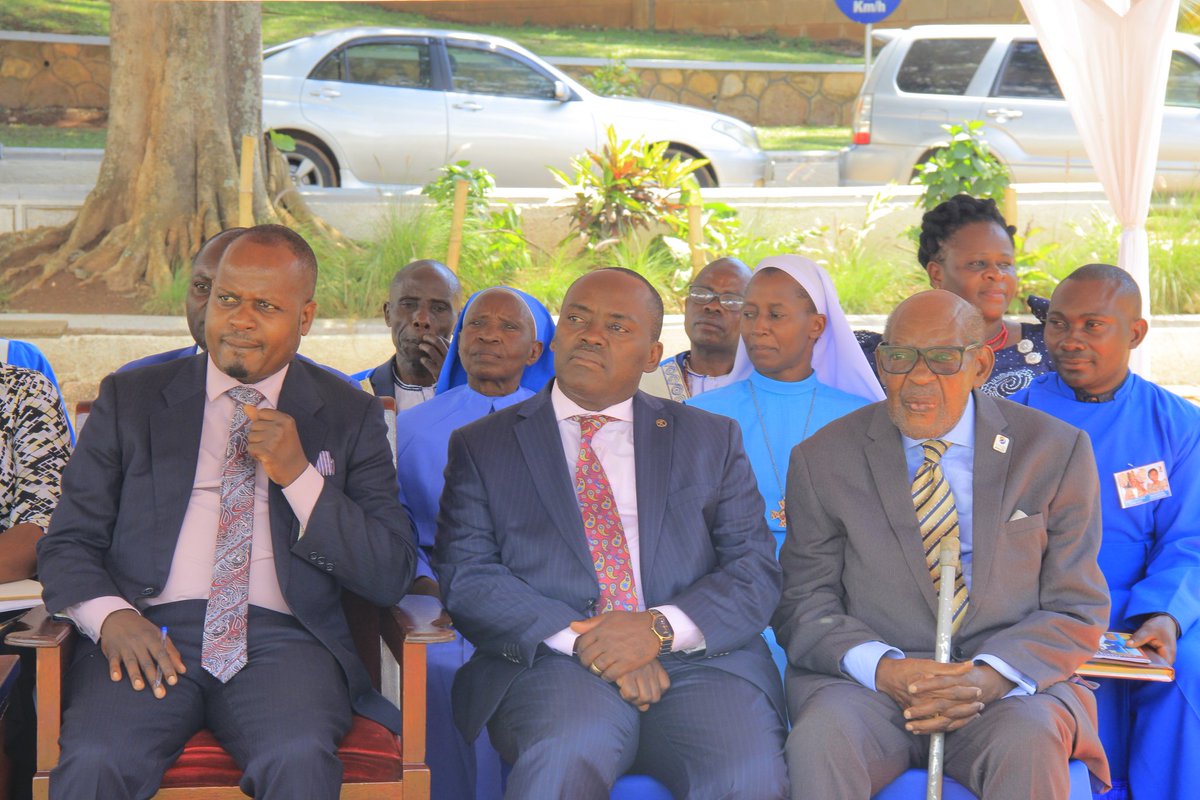 BugandaKingdom_'s tweet image. Enkya ya leero, abantu ba Kabaka bakiise Embuga mu nkola ya #LuwaloLwaffe
Ssaza Mawokota; Ssaabaddu Kituntu, Ssaabawaali Nkozi ne Mut. II Kirengente
Ssaza Busiro; Ssaabawaali Kasanje ne Ssaabagabo Nsangi
Buddu; Ssaabawaali Bukoto
Kyaddondo; Mut. IV Mukulu wa Kibuga Mengo Lubaga…