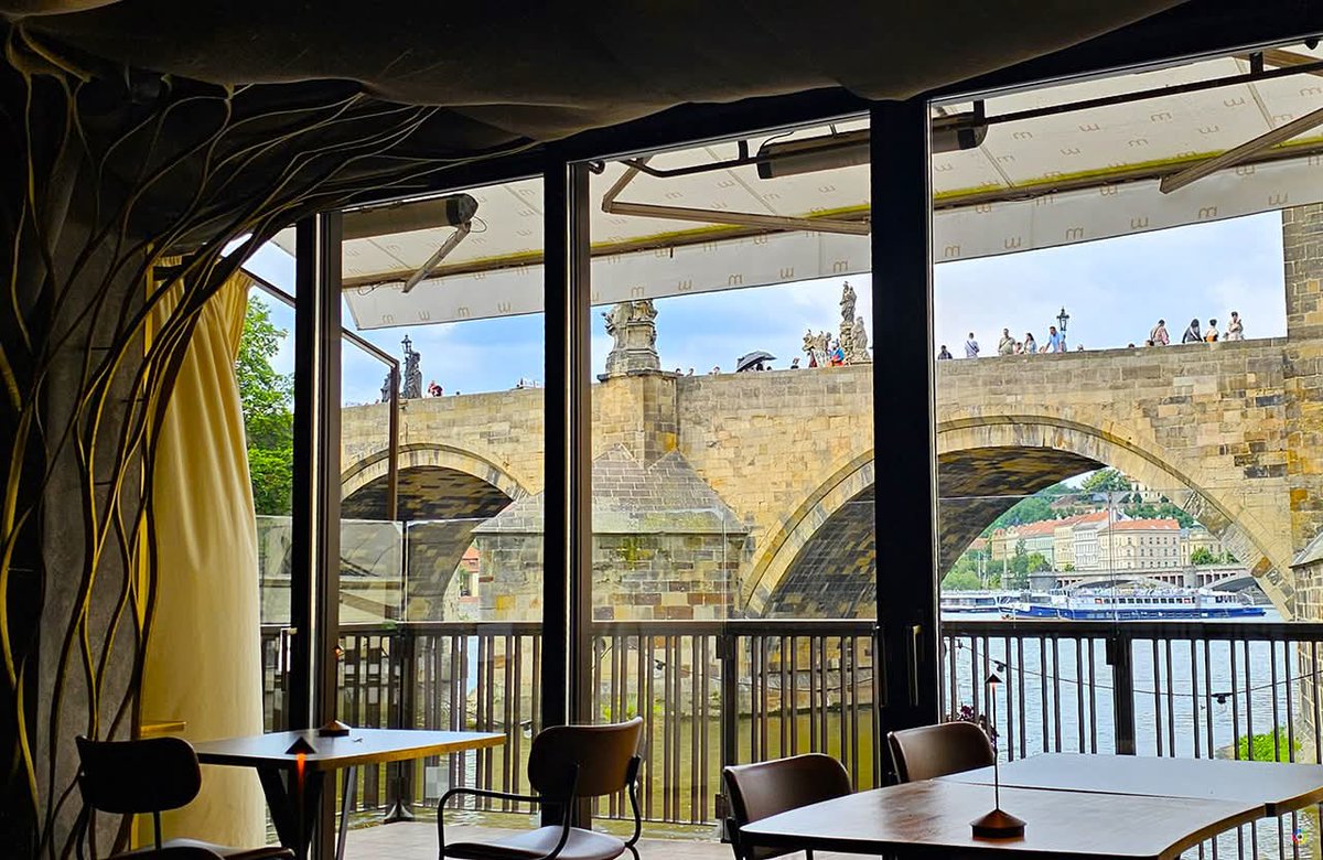 Te contamos los restaurantes que no te puedes perder en tu viaje a #Praga y región de #Vysočina . Toda la información aquí: petiscosgalegos.es/2025/09/16/don…