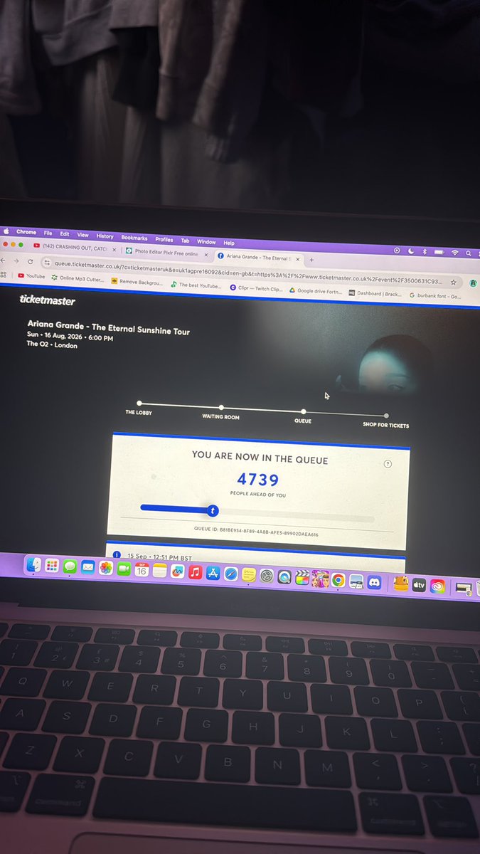 eternallybrina's tweet image. lowkey a slay #ArianaGrande #Ticketmaster