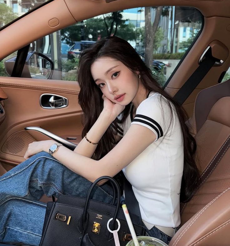 AKSARADlRl's tweet image. ㅤ
Kuliah hari ini dijemput sama my pretty sister. 🫶
ㅤ