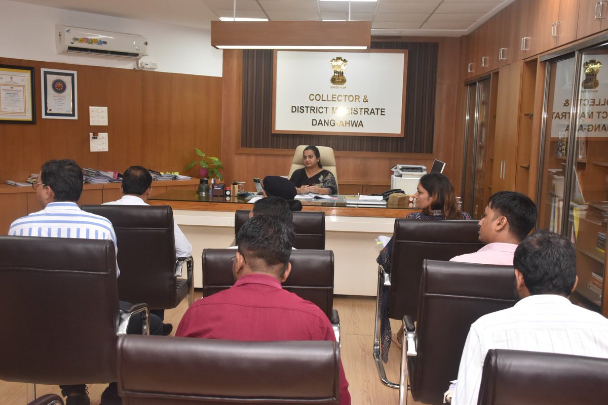 આજરોજ કલેક્ટર કચેરી ખાતે 'ગુજરાત લેન્ડ ગ્રેબિંગ પ્રોહીબીશન એક્ટ-૨૦૨૦' હેઠળ રજૂ થયેલ કેસ અંગેની કમિટીની બેઠક યોજી કેસોનો નિકાલ કરવામાં આવ્યો.