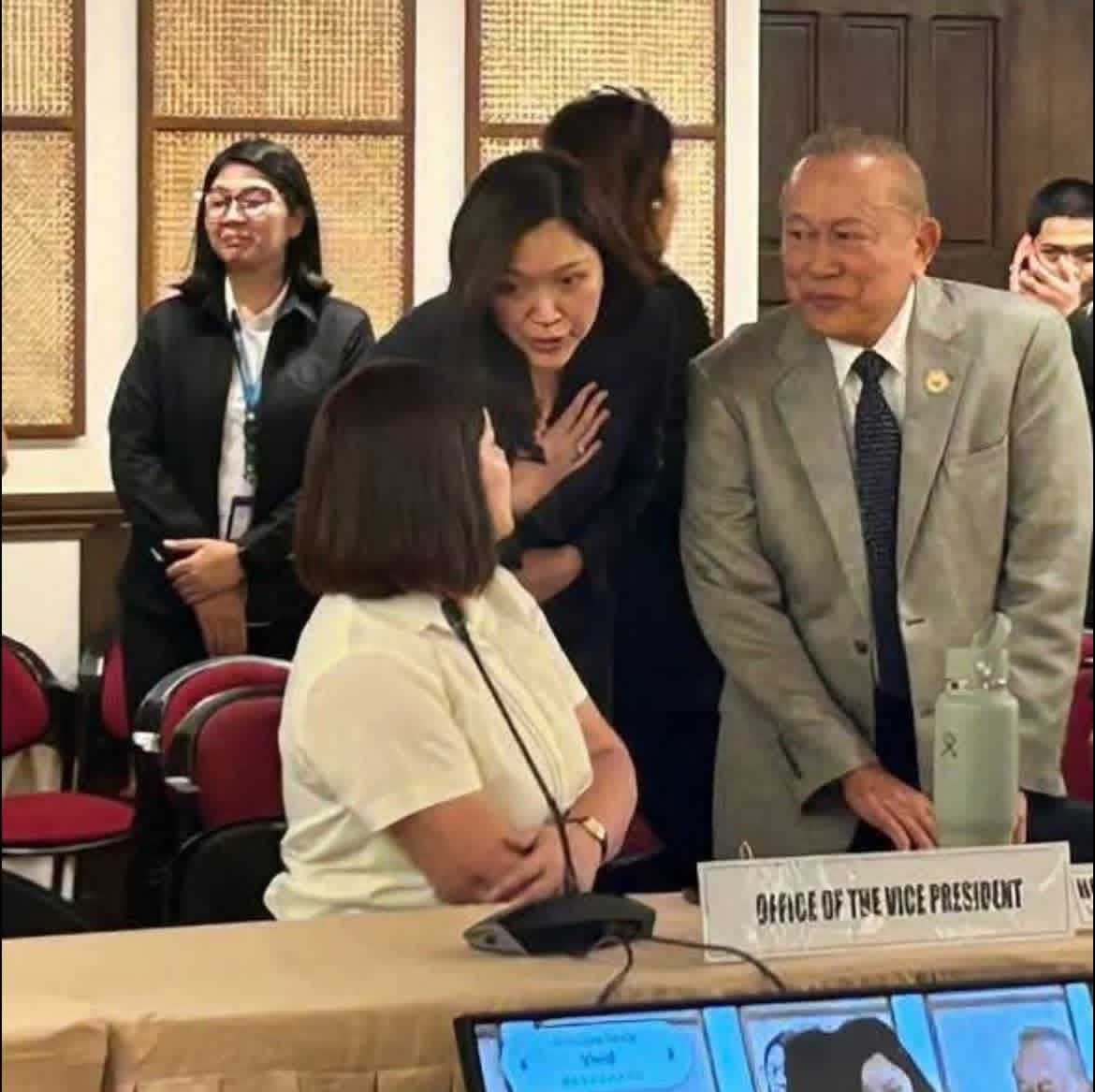 Super effort pag address kay VP as 'Her Excellency' where it should be 'Honorable' as VP 😁😁 biglang bumait ang mga putangina. 🤣