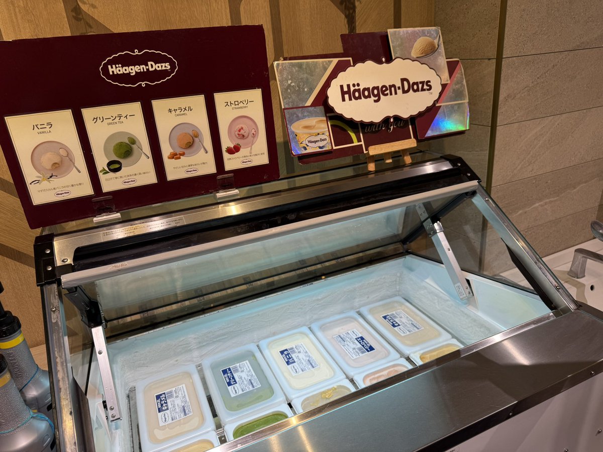 鬼怒川温泉のホテル三日月すごいな！
夕食ブッフェで「マイパフェ」作れて、好きなハーゲンダッツ4種類入れ放題って…