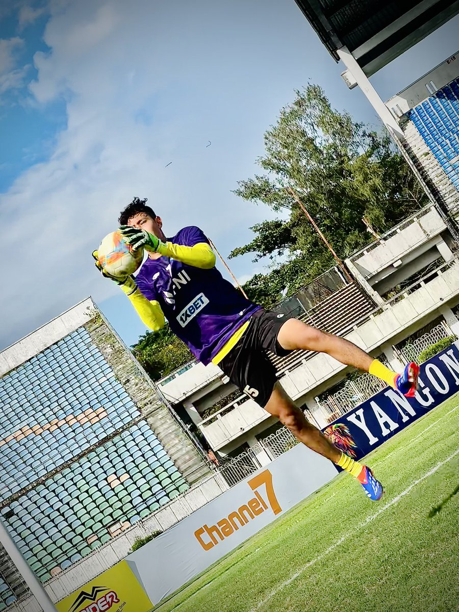 𝐀𝐥𝐥 𝐬𝐞𝐭 𝐚𝐧𝐝 𝐫𝐞𝐚𝐝𝐲 𝐟𝐨𝐫 𝐛𝐚𝐭𝐭𝐥𝐞. ⏳

#YUFC #ThisIsYangon #HomeOfYUFC #DreamBigPlayHard #MNL2025/26 #YUFCvsISPE