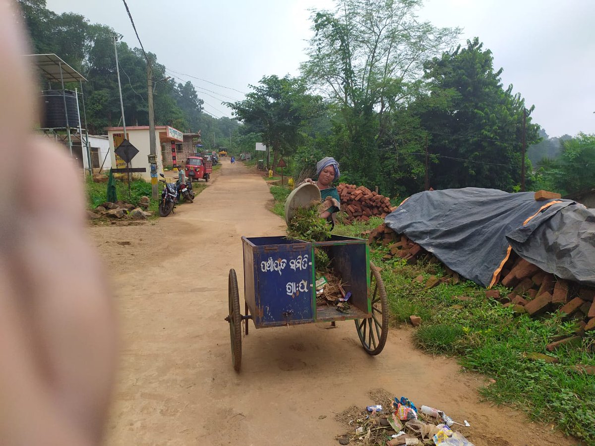 Ameda_GP's tweet photo. Mass cleaning and cutting of bushes in institutions and public places under Swatchata Hi Sewa programme and regular solid waste management activities in Ameda Gram Panchayat. https://t.co/GqbwjI7fs2