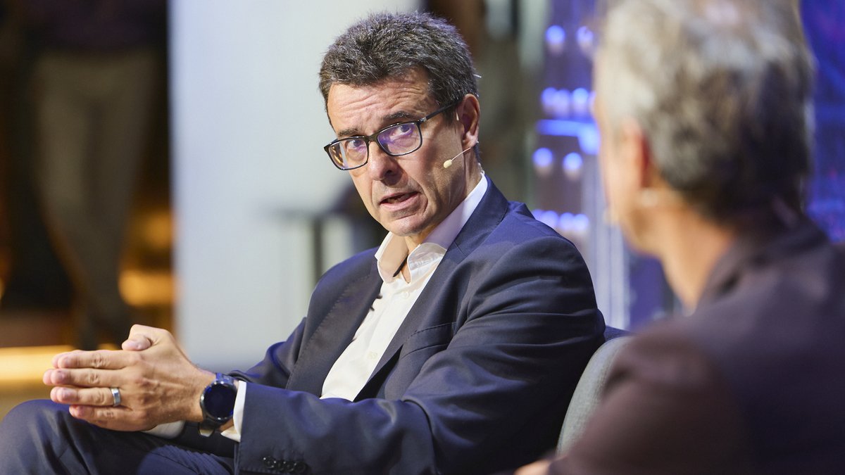 Seguimos con la ponencia de Alfonso Gómez, CEO de @bbva Suiza: 