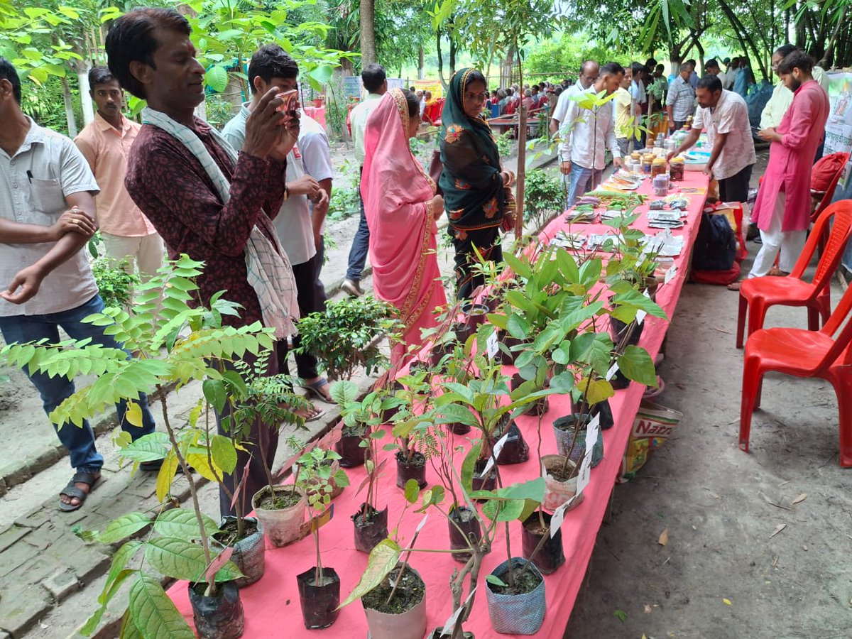 RCFC_ER's tweet photo. Celebration of 10th Ayurveda Day, at Kushwaha Herbal Garden, Govindpur, Saraiya, Muzaffarpur, Bihar on 15th September, 2025, with over 150 participants, including students, public representatives from various blocks, medicinal product buyers, farmers and Ayurvedic companies. https://t.co/YGN2HculRt