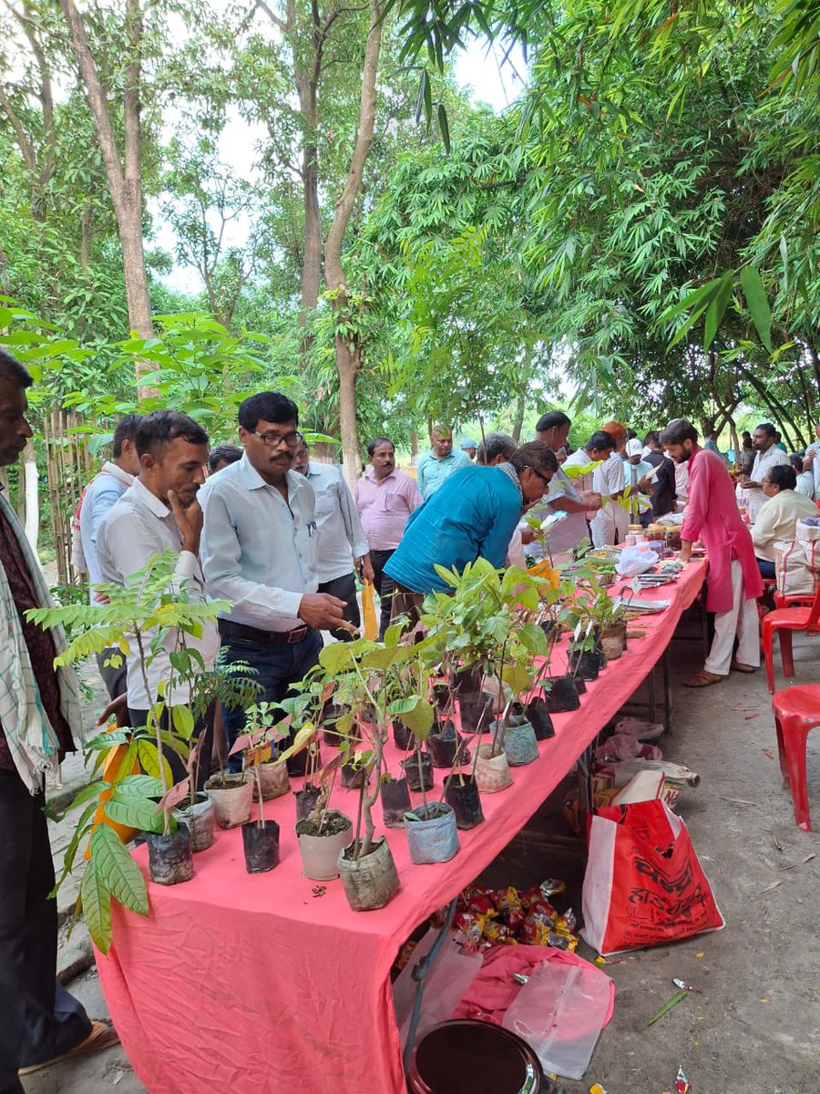 RCFC_ER's tweet photo. Celebration of 10th Ayurveda Day, at Kushwaha Herbal Garden, Govindpur, Saraiya, Muzaffarpur, Bihar on 15th September, 2025, with over 150 participants, including students, public representatives from various blocks, medicinal product buyers, farmers and Ayurvedic companies. https://t.co/YGN2HculRt