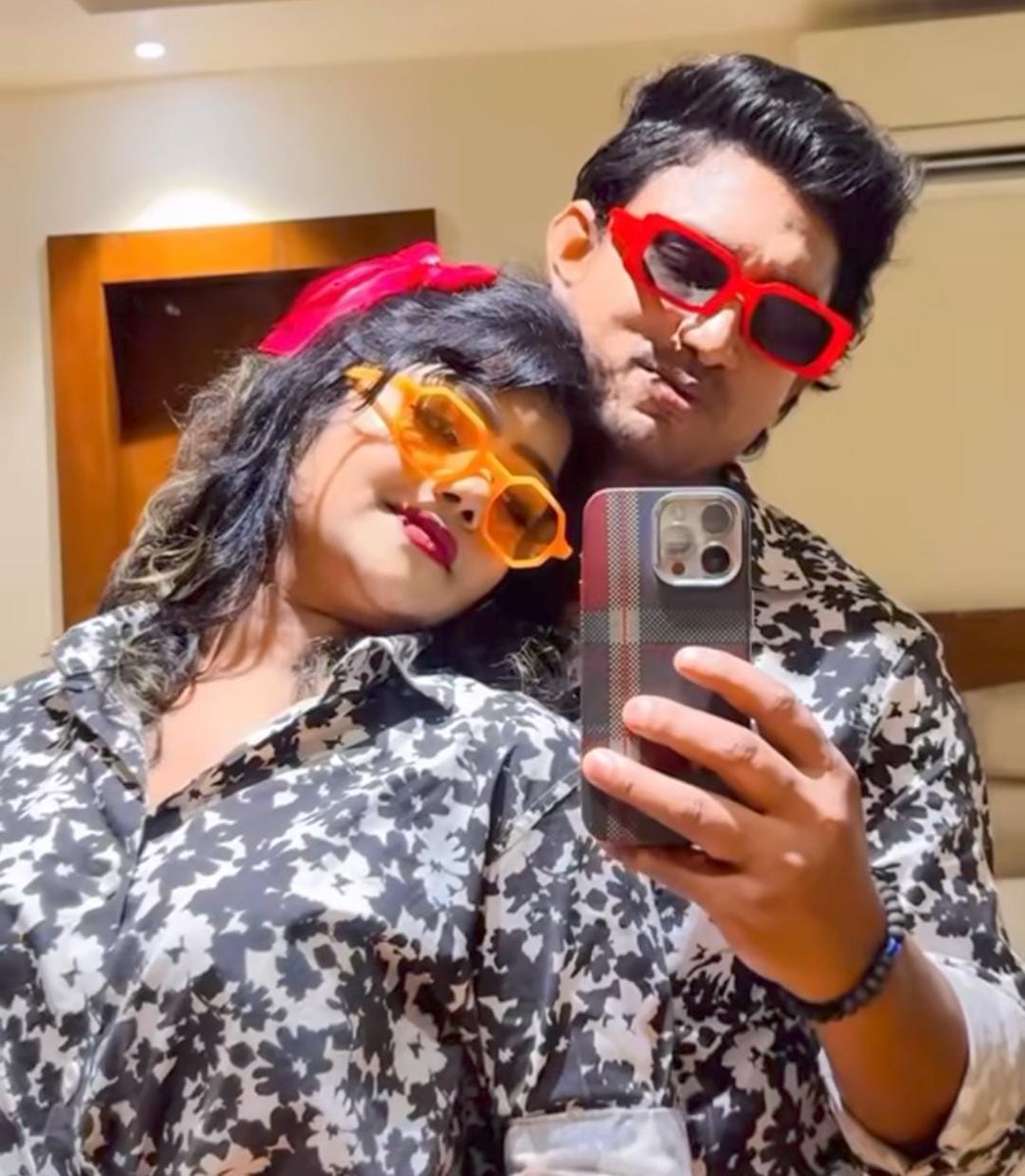 मनी मेराज: भोजपुरी का अलग चेहरा, जो पवन सिंह-खेसारी के इतर अपनी अलग पहचान बना चुके हैं।

YouTube पर उनके 10 मिलियन सब्सक्राइबर्स, इंस्टाग्राम पर 7.1 मिलियन फॉलोअर्स हैं। टिकटॉक के समय से ही उनका कंटेंट वायरल होने लगा और आज वे भोजपुरी दुनिया का बड़ा नाम बन चुके हैं।

लेकिन अब उन