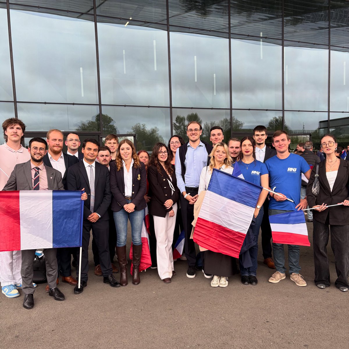Ce week-end, la jeunesse bretonne était bien présente à Bordeaux pour l'UDT du Rassemblement National !

En Bretagne comme partout en France, nous sommes prêts pour les élections municipales ! 🇫🇷
