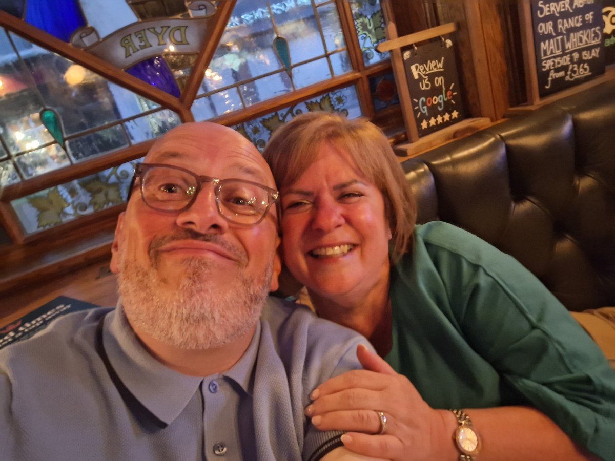 2 happy people😃